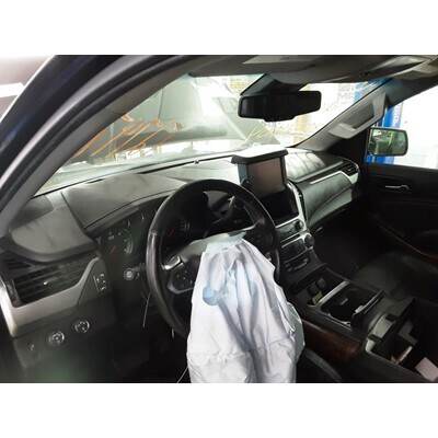 2015 Chevrolet Suburban 1500 Series Axle Assembly, Rear - ~394505675