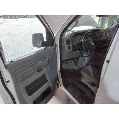 2009 Ford E-150 Van Axle Assembly, Rear - ~411815300