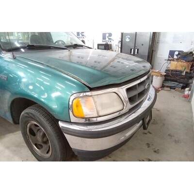1997 Ford F-150 Series Pickup Axle Assembly, Rear - ~421186241