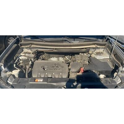 2008 Mitsubishi Outlander Axle Shaft - ~403825108