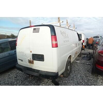 2010 Chevrolet Express 2500 Axle Assembly, Rear - ~408144825