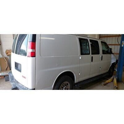 2017 Chevrolet Express 2500 Axle Assembly, Rear - ~417943876