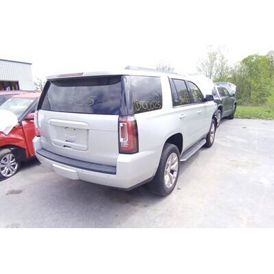 2015 Chevrolet Suburban 1500 Series Axle Assembly, Rear - ~423340169