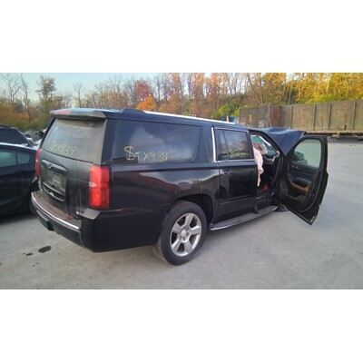 2015 Chevrolet Suburban 1500 Series Axle Assembly, Rear - ~404706883