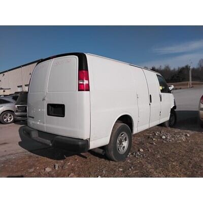 2018 Chevrolet Express 2500 Axle Assembly, Rear - ~416681772