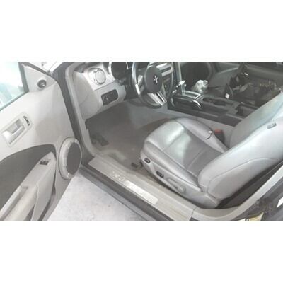 2005 Ford Mustang Axle Assembly, Rear - ~431824912