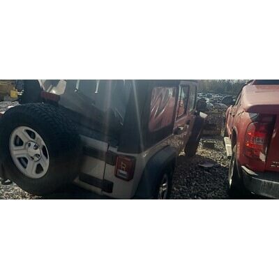 2016 Jeep Wrangler Axle Assembly, Rear