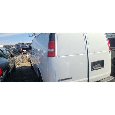 2018 Chevrolet Express 2500 Axle Assembly, Rear - ~417544660