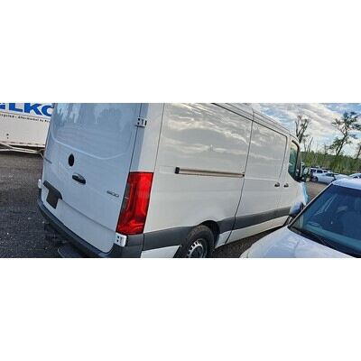 2010 Mercedes-Benz Sprinter 2500 Axle Assembly, Rear - ~421192191