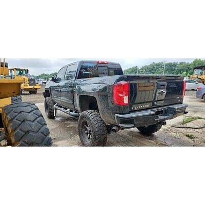 2014 Chevrolet Silverado 1500  Axle Assembly, Rear - ~425682384