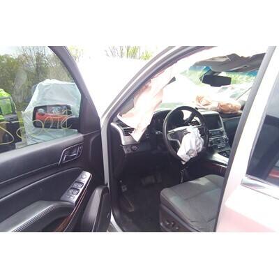 2015 Chevrolet Suburban 1500 Series Axle Assembly, Rear - ~423340169