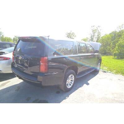 2015 Chevrolet Suburban 1500 Series Axle Assembly, Rear - ~425380875