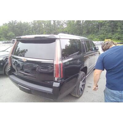 2015 Cadillac Escalade Axle Assembly, Rear - ~432815461