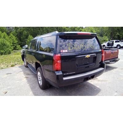 2015 Chevrolet Suburban 1500 Series Axle Assembly, Rear - ~393566926