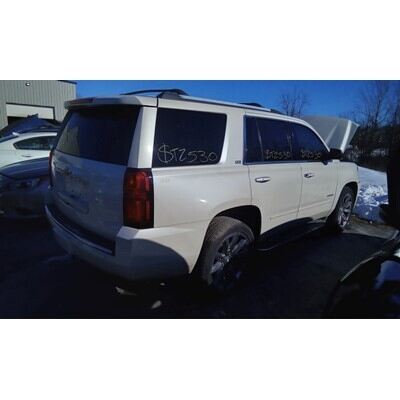 2015 Chevrolet Suburban 1500 Series Axle Assembly, Rear - ~411068702