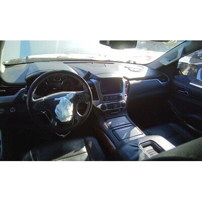 2015 Chevrolet Suburban 1500 Series Axle Assembly, Rear - ~411068702