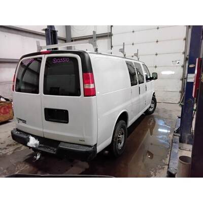 2010 Chevrolet Express 2500 Axle Assembly, Rear - ~410999914