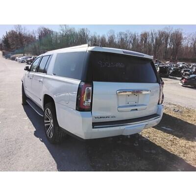 2015 Cadillac Escalade Axle Assembly, Rear - ~417178619